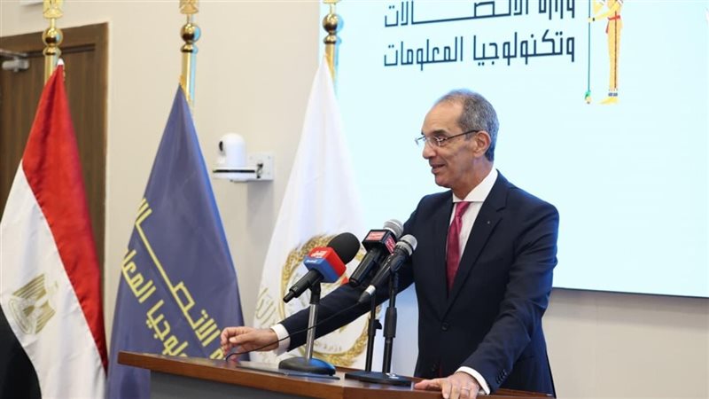 عمرو طلعت، وزير الاتصالات،