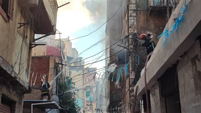 9 صور ترصد حريقا في عقار قديم بالإسكندرية 