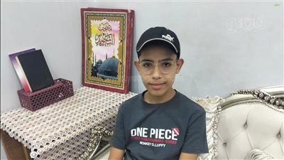  قصة إنسانية تشعل مواقع التواصل الاجتماعي، طالب يرافق جاره الكفيف للمسجد يوميًا لمدة 6 سنوات بالإسماعيلية (فيديو وصور) 