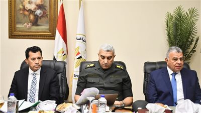 وزير الرياضة يبحث تطوير الأداء المالي والإداري لـ استاد القاهرة