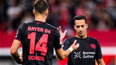 بـ9 لاعبين، بايرن ليفركوزن يحقق أول انتصاراته بالدوري الألماني على حساب آينتراخت فرانكفورت (فيديو)