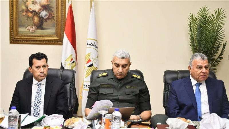 وزير الرياضة يبحث