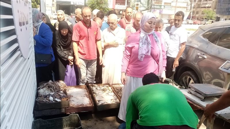 إقبال على سوق اليوم