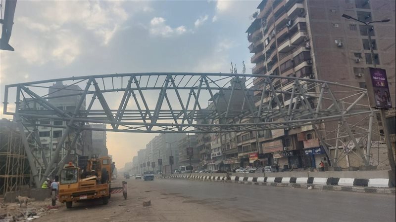 كوبري مشاة أمام مجمع