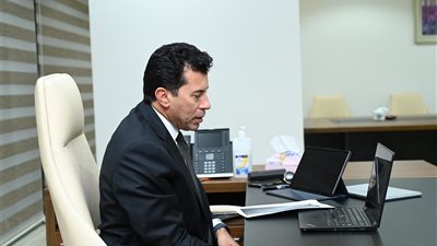 أشرف صبحي يتابع استعدادات استضافة بطولة العالم للأندية لكرة اليد