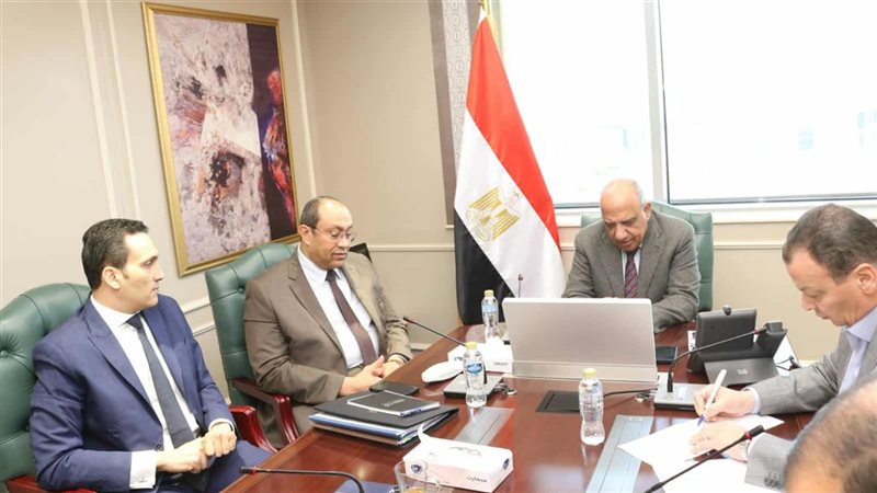 اجتماع وزير الكهرباء
