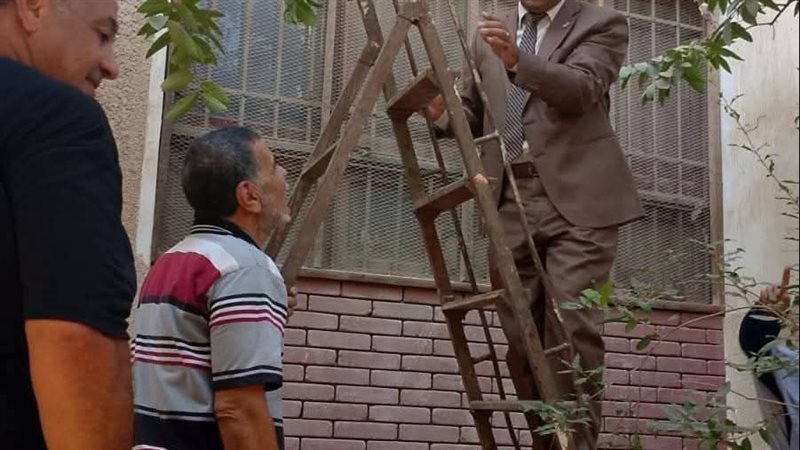 مدير ادارة يشارك