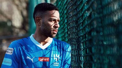 لاعب الهلال السعودي يستغيث: يريدون حرماني من كرة القدم 