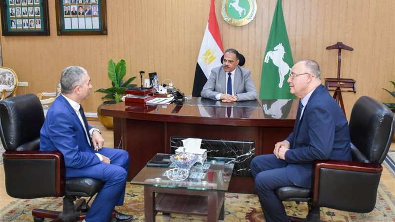  محافظ الشرقية يلتقي