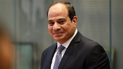  السيسي لـ المصريين: جيش مصر يحمي بلده ولا يهاب التحديات ويقف كالسد المنيع أمام التهديدات 