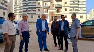 نائب رئيس هيئة المجتمعات العمرانية يتفقد مشروعات الإسكان والخدمات بالعبور الجديدة