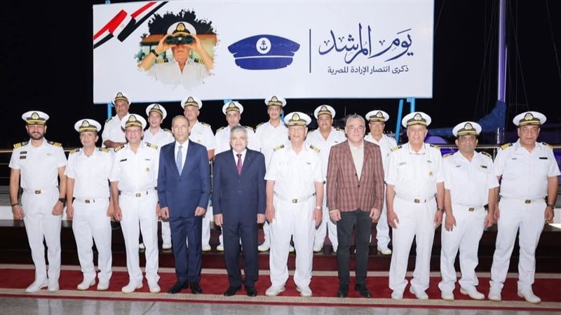 أسامة ربيع يكرم مرشدين
