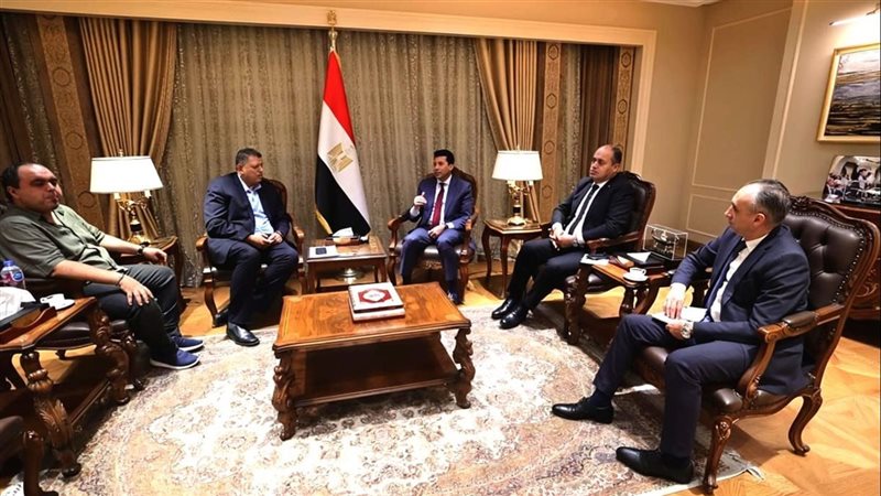 وزير الرياضة يتابع