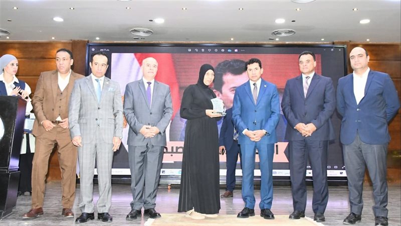 وزيرالرياضة يشهد