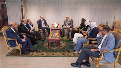 جامعة عين شمس تبحث سبل التعاون الأكاديمي مع أنجليا روسكين البريطانية