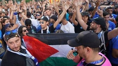 جماهير مارسيليا ترفع علم فلسطين وتتسبب في أزمة قبل مواجهة ريال مدريد (فيديو)
