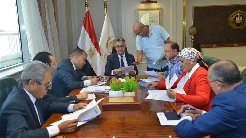 وزير التموين خلال