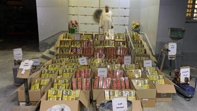 ضبط عامل بالفيوم لتصنيعه 700 ألف قطعة ألعاب نارية 