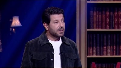 إياد نصار: بتعلم من أحمد حلمي وهو شبهي (فيديو)