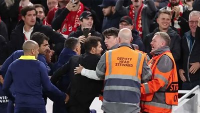 سيميوني بعد اشتباكه مع جمهور ليفربول: يتحدثون عن الاحترام والـ 90 دقيقة يوجهون لك الإهانة