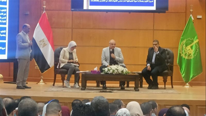 محافظ القليوبية خلال