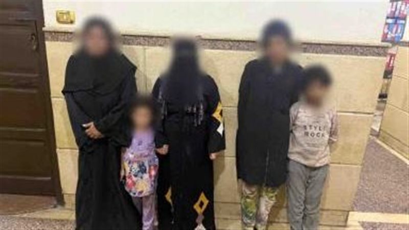 ضبط سيدات وأطفال