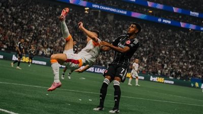 فرانكفورت يضرب جالطة سراي بمهرجان أهداف في دوري أبطال أوروبا