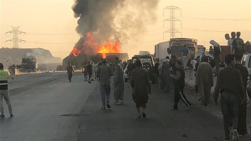 حريق في حادث الطريق
