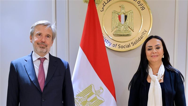 وزيرة التضامن والسفير