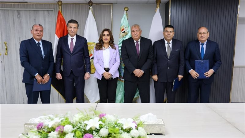 انشاء اول مجمع صناعى