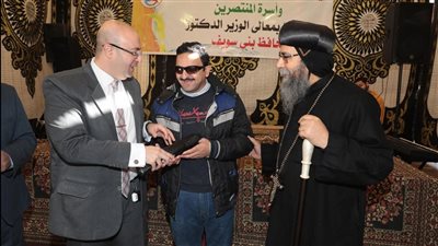  محافظ بني سويف يُسلًم أجهزة تعويضية لذوي الهمم في اجتياز دورات الإشارة