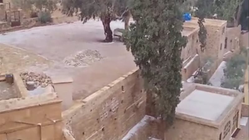 تساقط الثلوج على