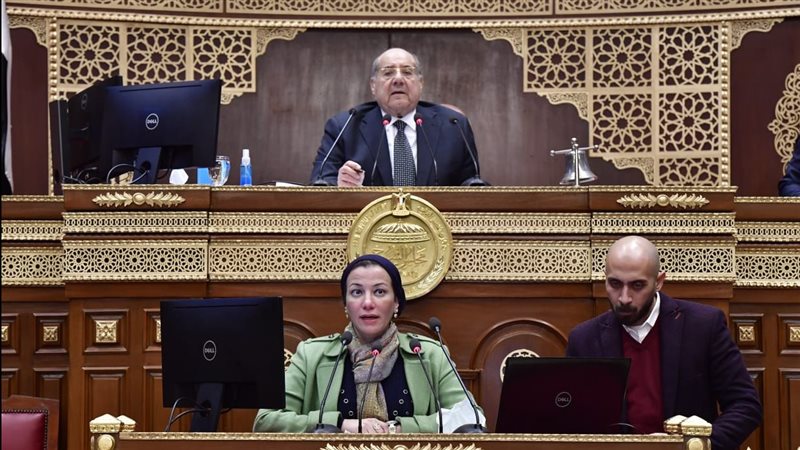 وزيرة البيئة أمام