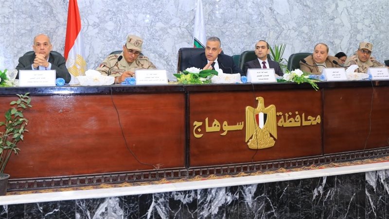 محافظ سوهاج يعقد