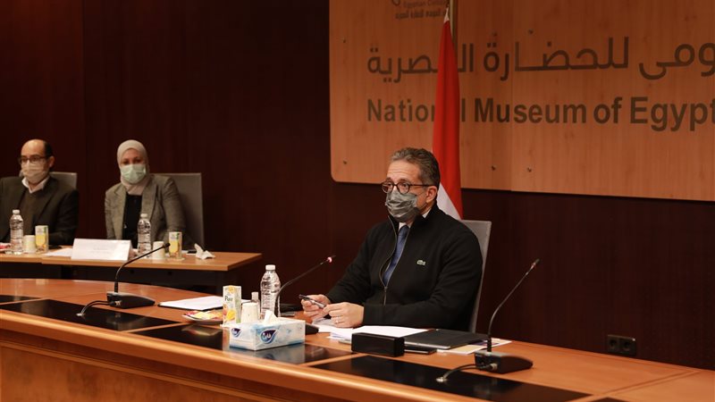 الدكتور خالد العناني