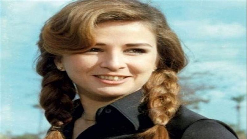 الفنانة نجلاء فتحى