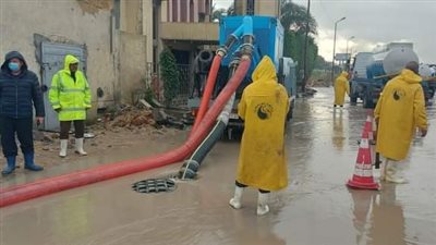 صرف الإسكندرية: 100 سيارة و40 بدالة لكسح مياه الأمطار