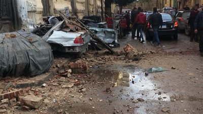 أخبار الإسكندرية: انهيار عقار وسقوط شرفة وتهشم سيارتين