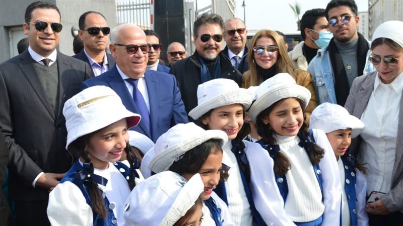 جانب من إزاحة الستار