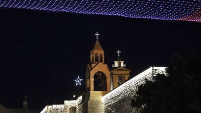 من أمريكا لفلسطين.. جائحة كورونا تضرب احتفالات عيد الميلاد في العالم