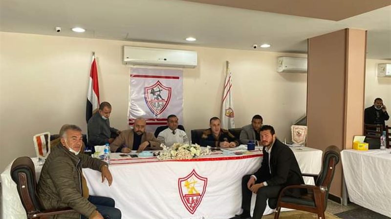 هشام نصر برفقة والدة
