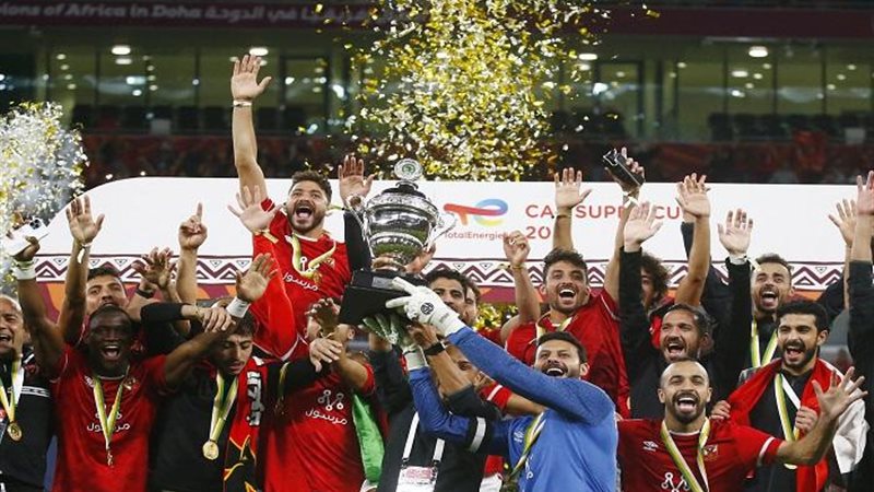 تتويج الأهلي بلقب