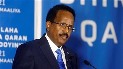 أزمة سياسية حادة في الصومال.. فرماجو ينقلب على الاتفاق السياسي ويعلق سلطات رئيس الوزراء