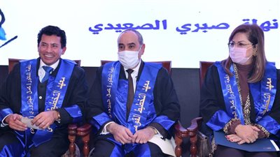 وزير الطيران يشارك في حفل تخرج دفعة جديدة من برنامجي الماجستير الأكاديمي