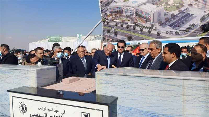 محافظ الجيزة يضع