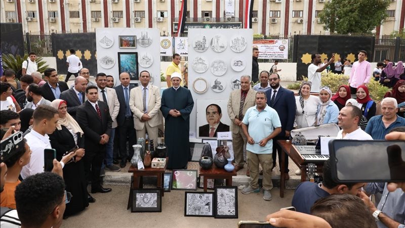 معرض أنشطة فنية بجامعة