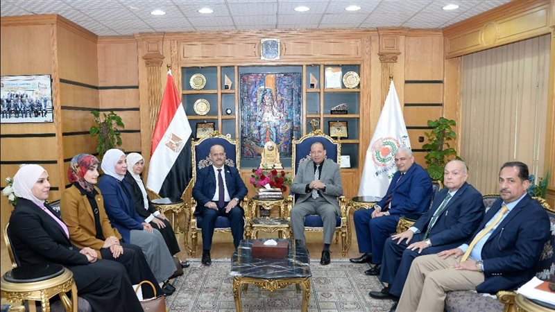 وفد عراقي بجامعة