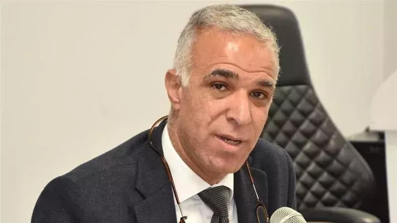 أحمد فؤاد أنور، فيتو
