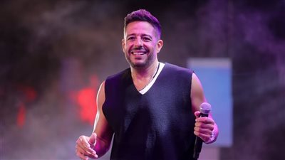 محمد حماقي ينتهي من تسجيل 15 أغنية 