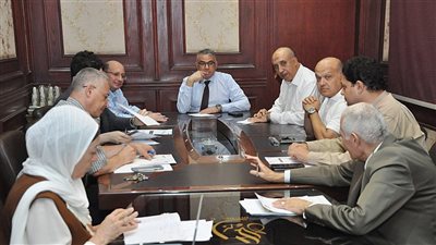 تجارة عين شمس تعقد اجتماعا لتقييم أول أسبوع دراسة